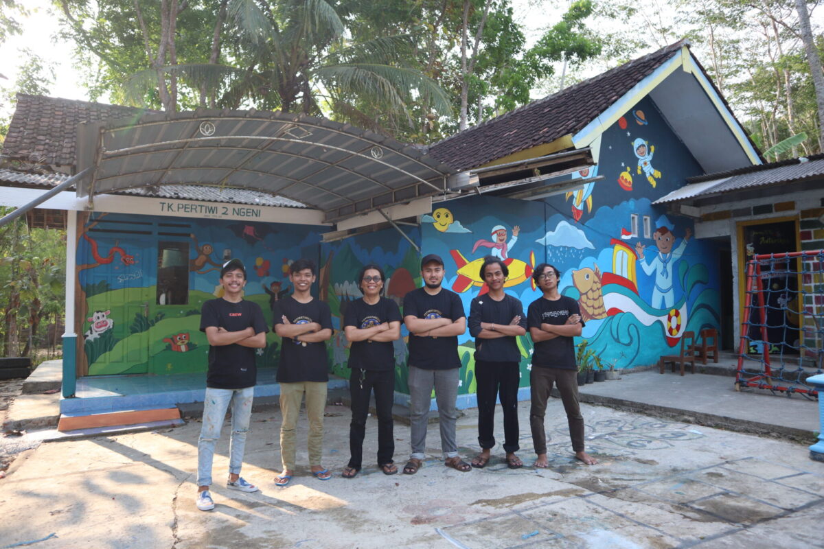 Abmas ITS Inisiasi Mural Sebagai Media Belajar Keberagaman Bangsa