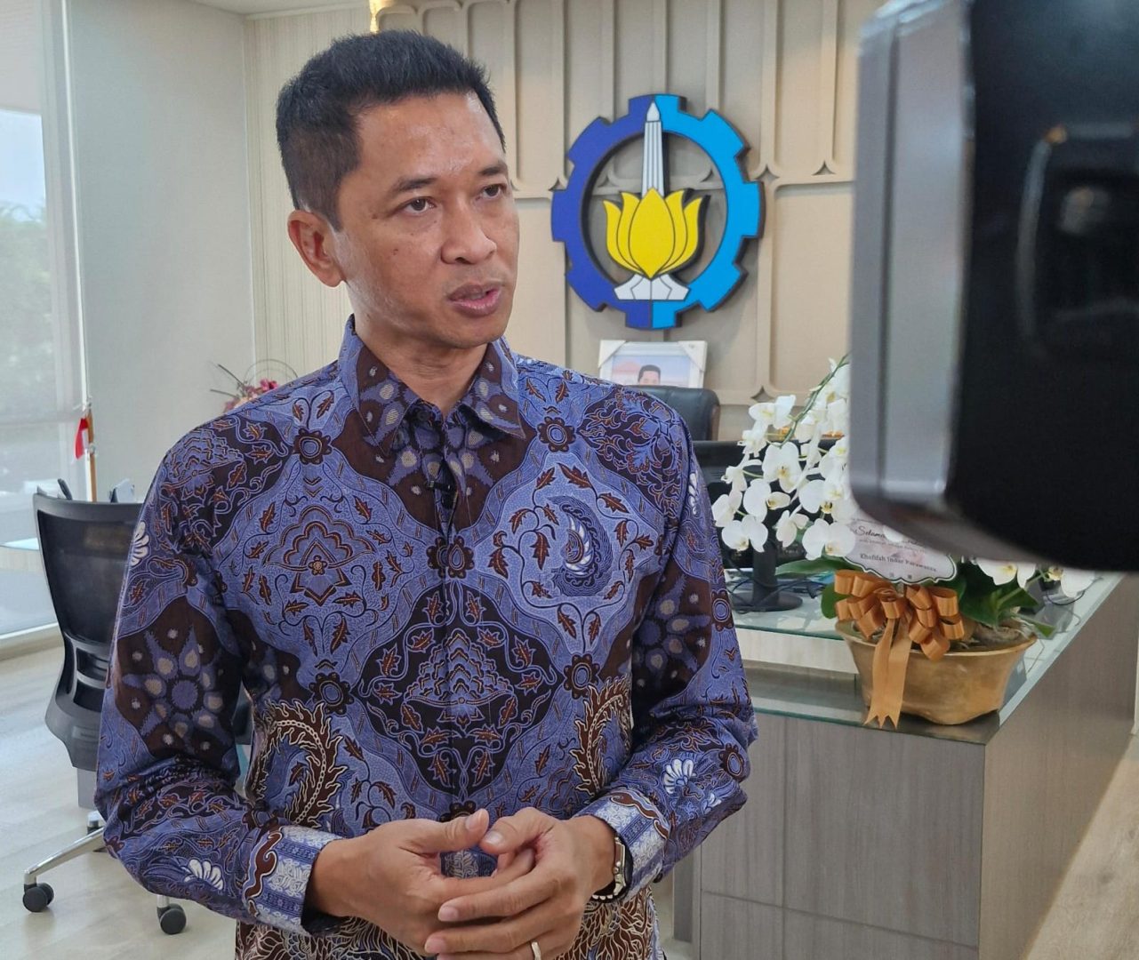 Rektor Its Ir Bambang Pramujati St Msc Eng Phd Saat Diwawancara Terkait Ukt Its Beberapa Waktu Lalu